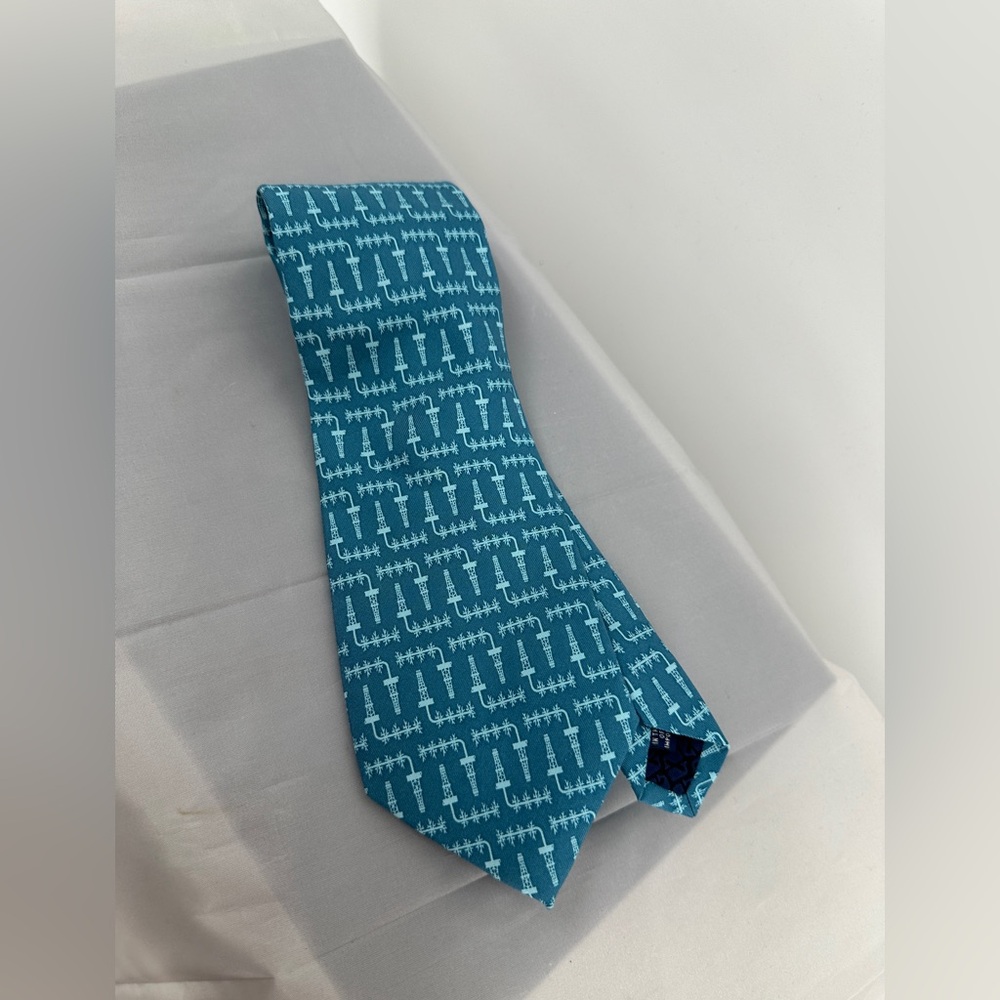 Vineyard Vines Oil Rig Drill Custom Collection Vinson Elkins NAPE Tie